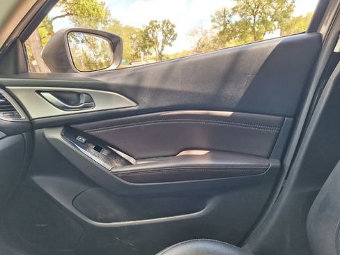 Used 2018 MAZDA MAZDA3 Touring image 24