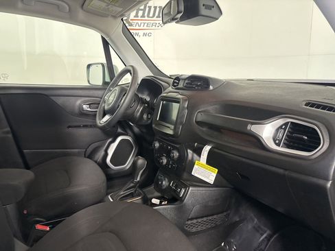 Used 2018 Jeep Renegade Latitude w/ Popular Equipment Group image 28