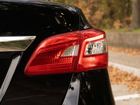 Used 2019 Nissan Sentra S image 13