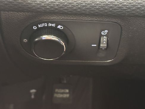 Used 2018 Chevrolet Cruze LT image 16