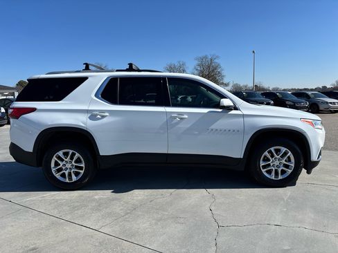 Used 2018 Chevrolet Traverse LT image 3