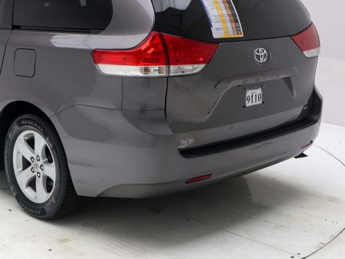Used 2014 Toyota Sienna LE FWD image 10