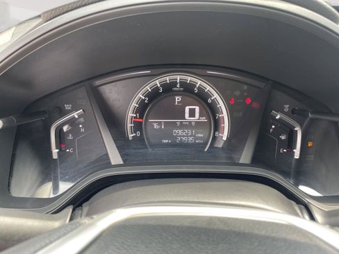 Used 2018 Honda CR-V LX image 2