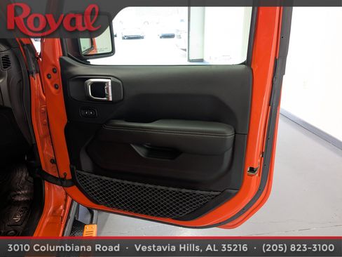 Used 2019 Jeep Wrangler Unlimited Sahara image 7