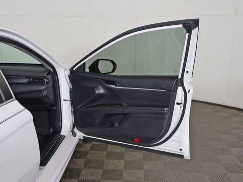 Used 2023 Toyota Camry SE FWD image 16