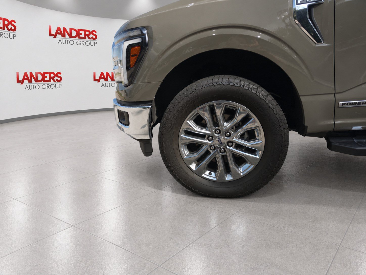 Used 2025 Ford F150 Lariat w/ Equipment Group 501A Mid AWD/4WD image 9