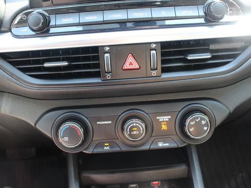 Certified 2024 Kia Forte LXS image 31