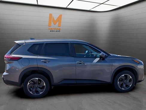 Used 2025 Nissan Rogue SV AWD/4WD image 6