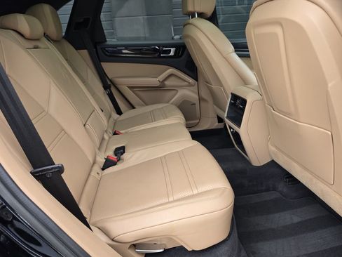 Used 2020 Porsche Cayenne AWD/4WD image 30