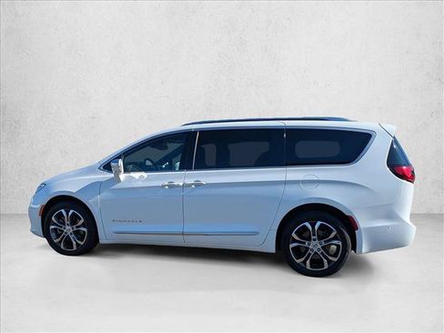 Used 2022 Chrysler Pacifica Pinnacle AWD/4WD image 8