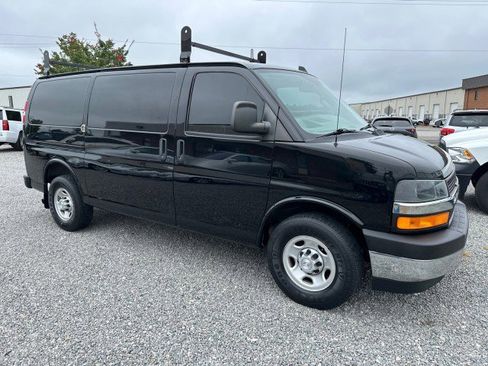 Used 2017 Chevrolet Express 2500 image 6