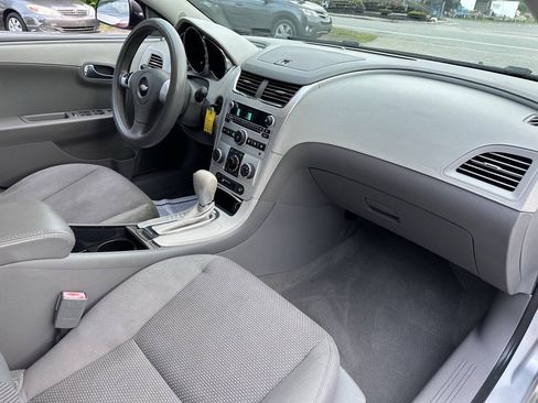 Used 2010 Chevrolet Malibu LS FWD image 9