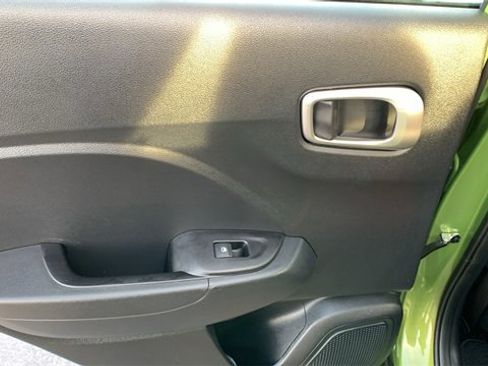 Used 2023 Hyundai Venue SEL image 21