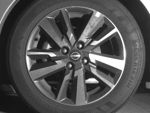 Used 2025 Nissan Versa SV image 12