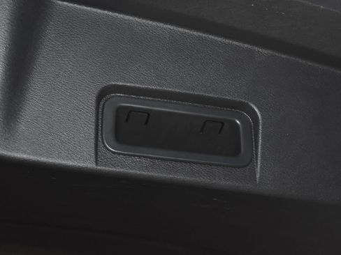 Certified 2025 Nissan Rogue S image 26