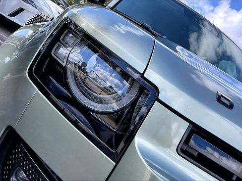 Used 2023 Land Rover Defender 130 SE image 28