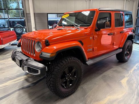 Used 2018 Jeep Wrangler Unlimited Sahara w/ Cold Weather Group AWD/4WD image 40