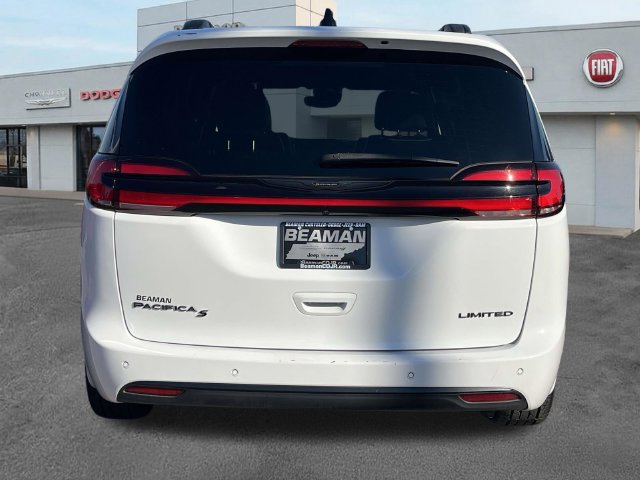 Used 2025 Chrysler Pacifica Limited FWD image 6