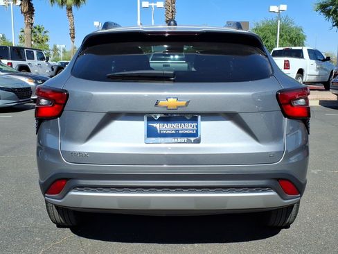 Used 2025 Chevrolet Trax LT w/ LT Convenience Package FWD image 4