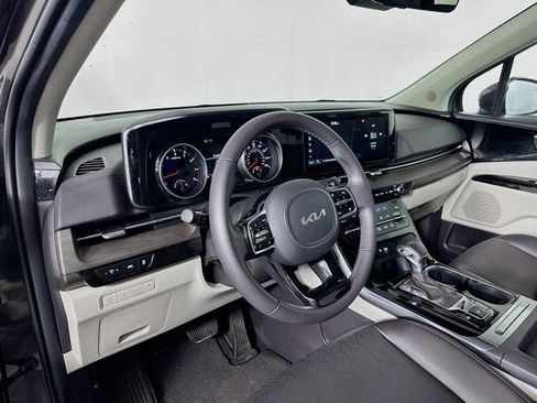 Used 2024 Kia Carnival EX FWD image 9