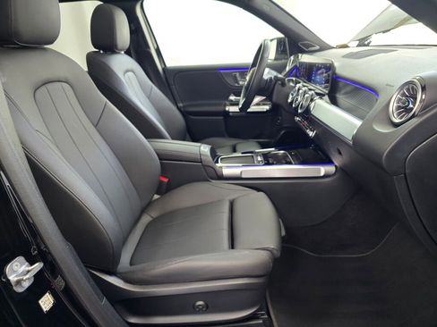 Used 2025 Mercedes-Benz GLB 250 4MATIC image 27