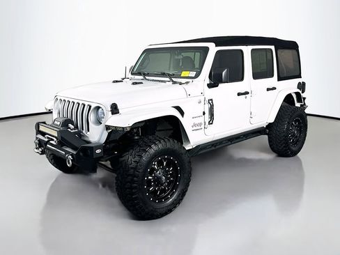 Used 2019 Jeep Wrangler Unlimited Sahara AWD/4WD image 3