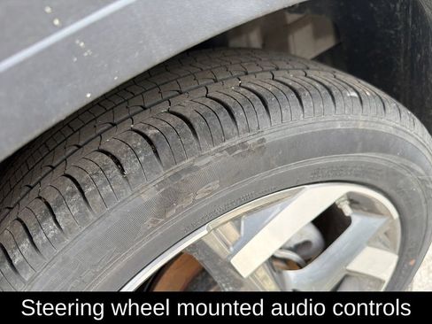 Used 2025 Hyundai Venue SEL FWD image 12