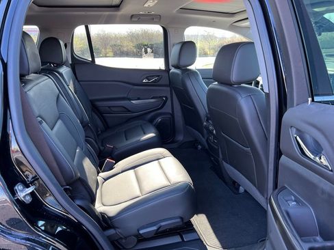 Used 2023 GMC Acadia SLT w/ Preferred Package image 11