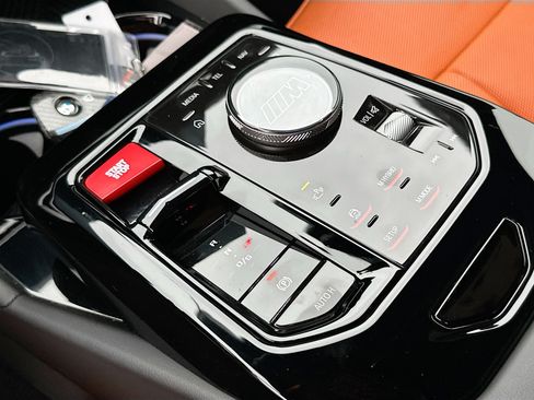Used 2025 BMW M5 w/ Carbon Package AWD/4WD image 16