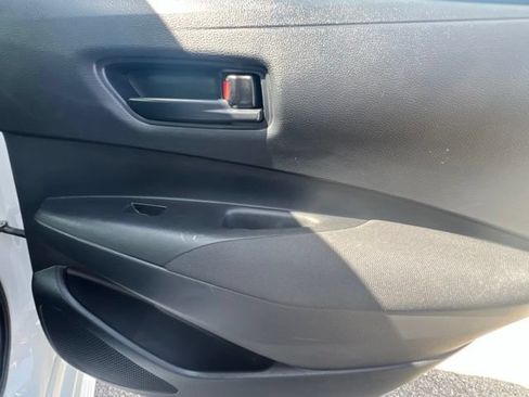 Used 2025 Toyota Corolla LE FWD image 33