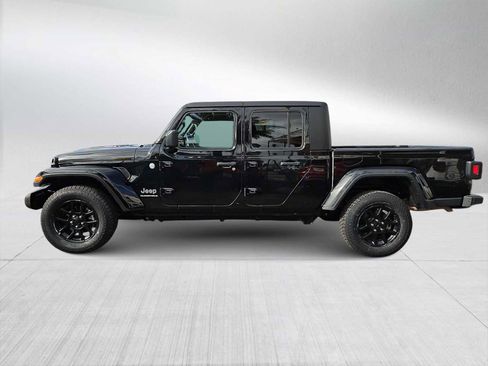 Used 2023 Jeep Gladiator Overland image 5
