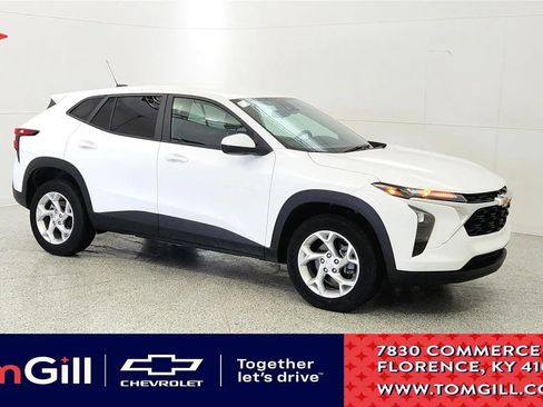 Used 2024 Chevrolet Trax LS w/ LS Convenience Package FWD image 1