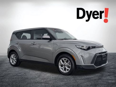 Certified 2025 Kia Soul LX w/ LX Technology Package FWD image 2