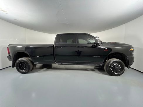 Used 2025 RAM 3500 Laramie AWD/4WD image 8