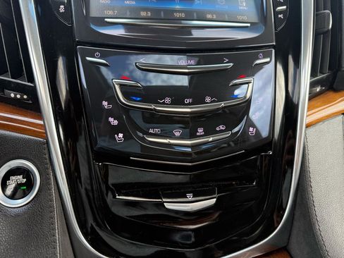 Used 2017 Cadillac Escalade Luxury AWD/4WD image 19