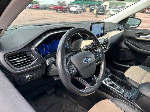 Used 2022 Ford Escape Titanium w/ Titanium Elite Package AWD/4WD image 2