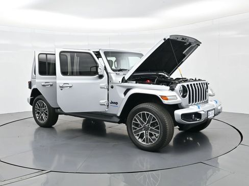 Used 2022 Jeep Wrangler Unlimited Sahara image 43