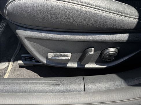 Used 2023 Genesis G70 2.0T AWD/4WD image 18