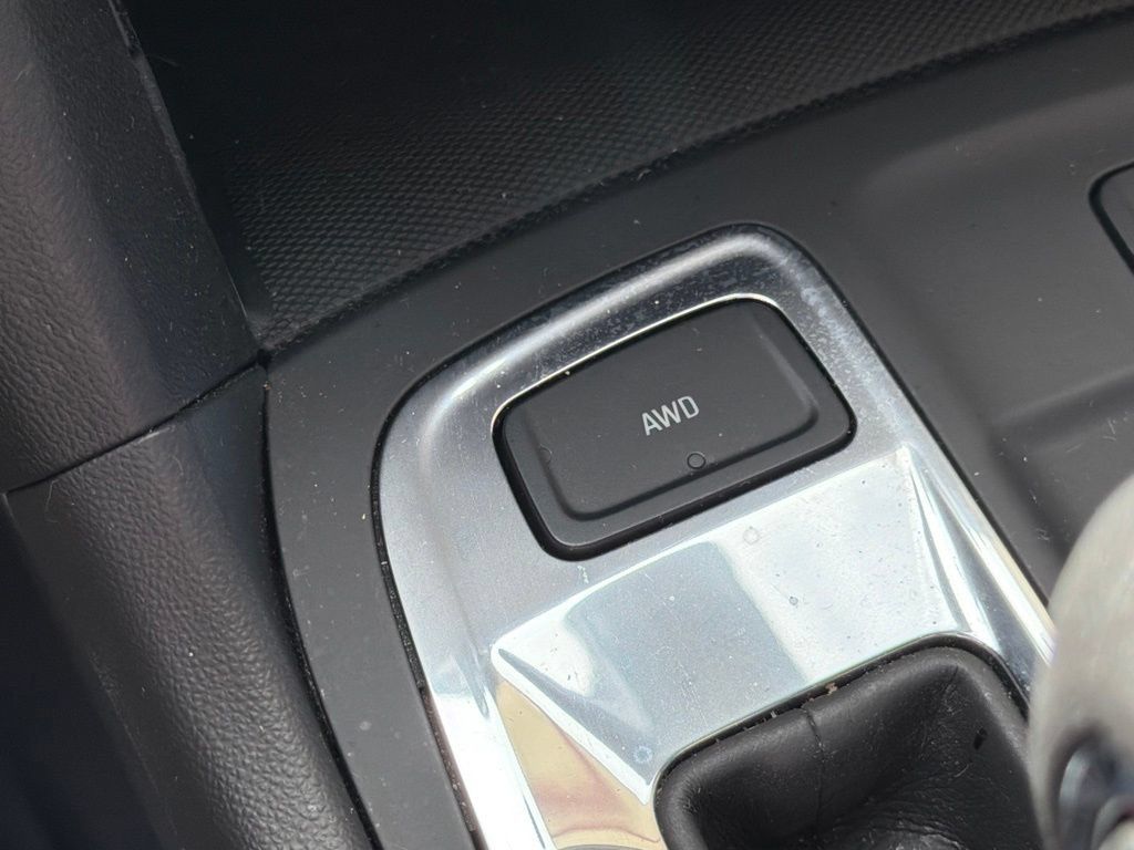 Used 2023 Chevrolet Equinox LT w/ Driver Convenience Package AWD/4WD image 38