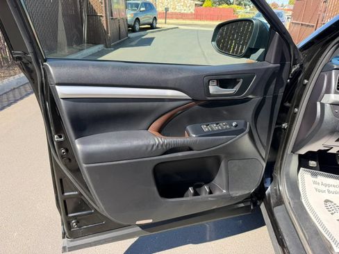 Used 2015 Toyota Highlander XLE AWD/4WD image 8
