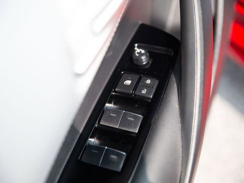 Used 2025 Toyota Corolla SE image 18