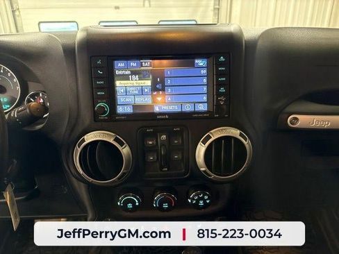 Used 2018 Jeep Wrangler Unlimited Sahara w/ Connectivity Group AWD/4WD image 18