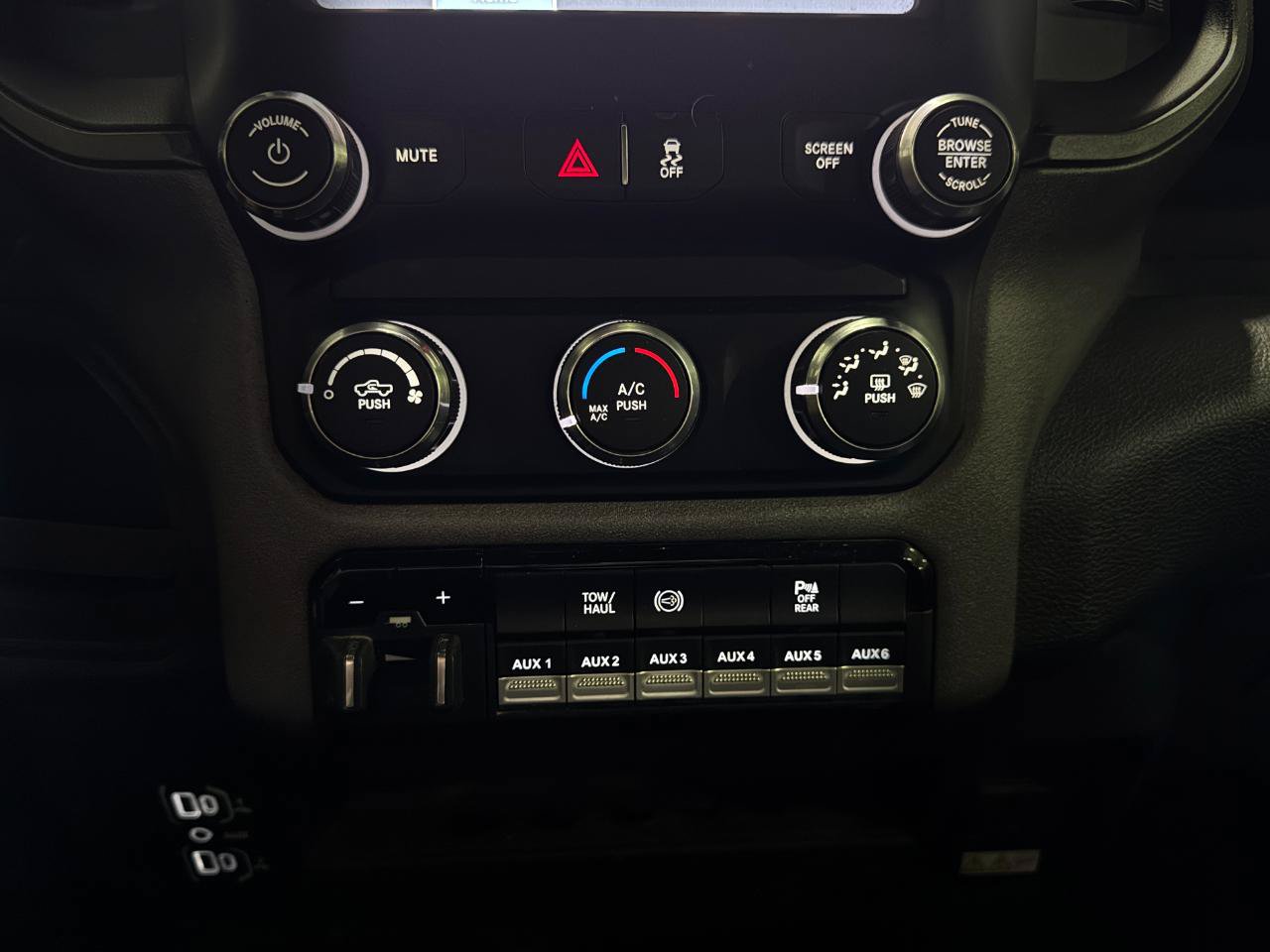 Used 2022 RAM 3500 Tradesman w/ Chrome Appearance Group AWD/4WD image 14