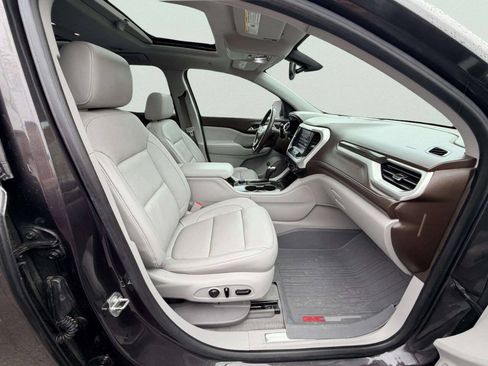 Used 2017 GMC Acadia SLT w/ LPO, Floor Liner Package AWD/4WD image 33