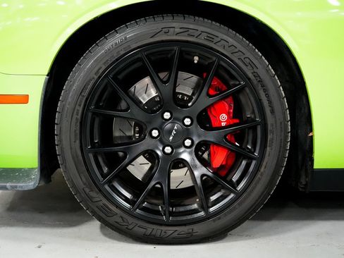 Used 2015 Dodge Challenger SRT Hellcat image 24
