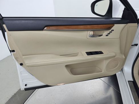 Used 2013 Lexus ES 300h w/ Premium Pkg FWD image 11