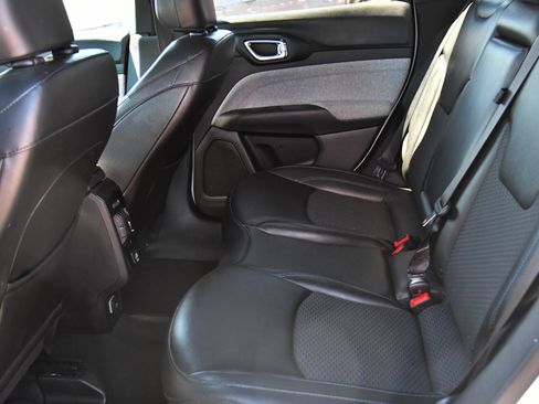 Used 2024 Jeep Compass Latitude AWD/4WD image 36