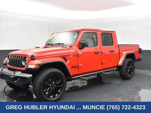 Used 2025 Jeep Gladiator Sport AWD/4WD image 17
