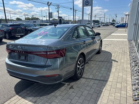 Used 2025 Volkswagen Jetta SE w/ Sunroof Package FWD image 5