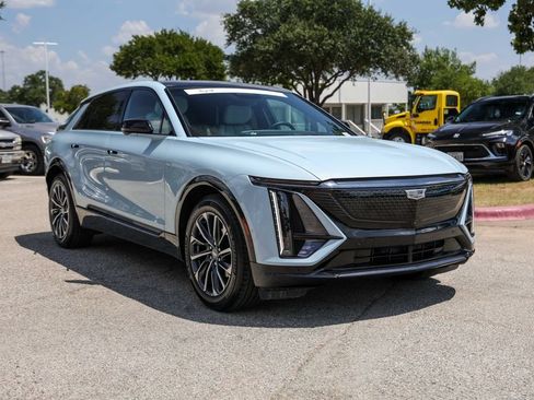 Certified 2024 Cadillac Lyriq Sport w/ LPO, Floor Liner Package AWD/4WD image 6